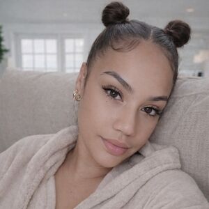 Meet your Posher, Ana